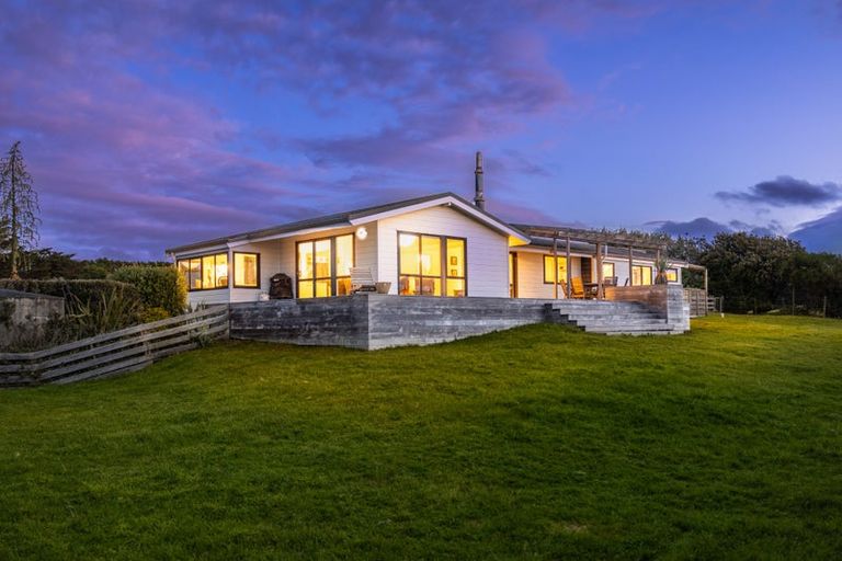 Photo of property in 115 Sims Road, Te Horo Beach, Otaki, 5581