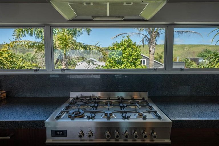 Photo of property in 32 Taumata Road, Omaha, 0986