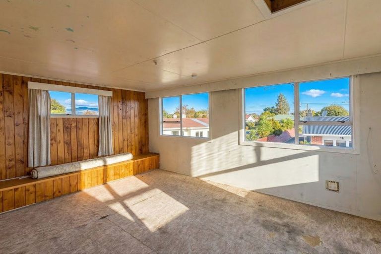 Photo of property in 17 Philip Street, Carterton, 5713