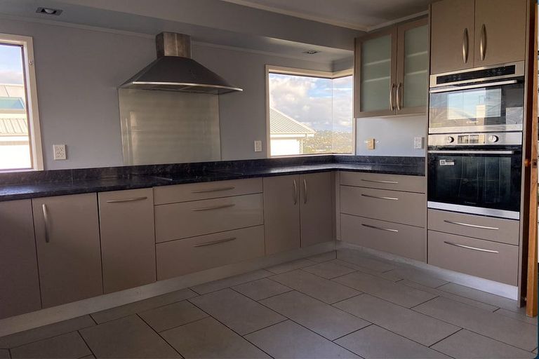 Photo of property in 1/10 Newburn Road, Waiake, Auckland, 0630