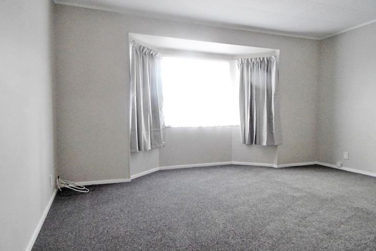 Photo of property in 2 Barbados Drive, Unsworth Heights, Auckland, 0632
