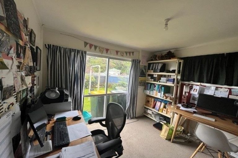 Photo of property in 14 Ardal Grove, Tirohanga, Lower Hutt, 5010