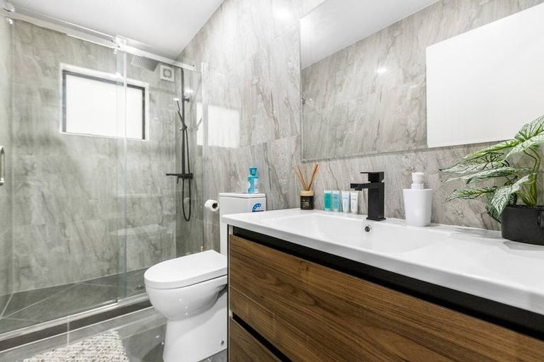 Photo of property in 8b Lynette Place, Mangere, Auckland, 2022