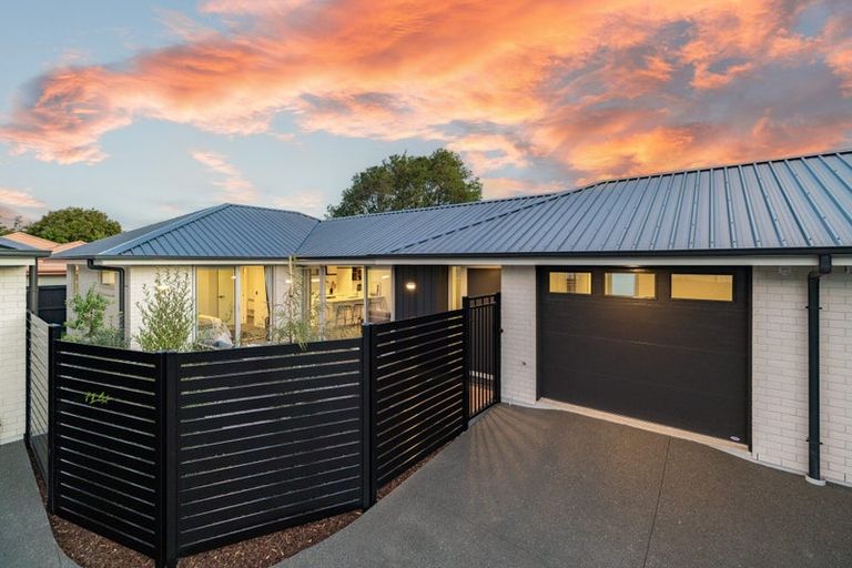 Photo of property in 8b Wychwood Crescent, Bishopdale, Christchurch, 8053