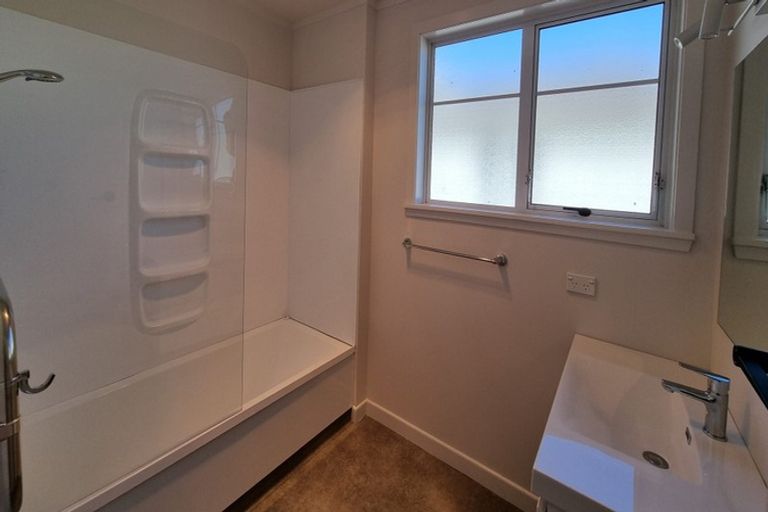 Photo of property in 27 Kenney Crescent, Fairfield, Hamilton, 3214