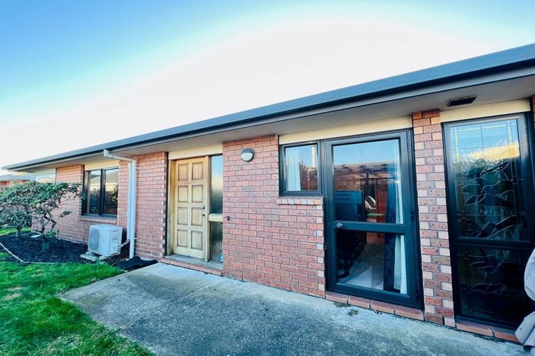 Photo of property in 2/98 Springs Road, Hornby, Christchurch, 8042
