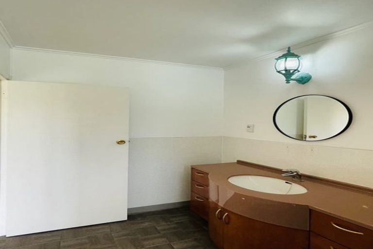 Photo of property in 57 Savoy Road, Glen Eden, Auckland, 0602