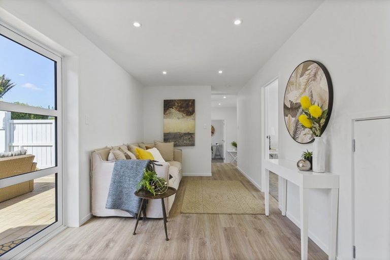 Photo of property in 16 Paisley Street, Mellons Bay, Auckland, 2014