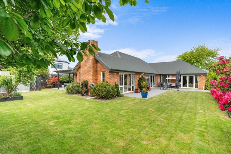 Photo of property in 12 Chesterfield Mews, Russley, Christchurch, 8042