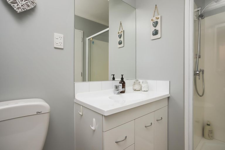 Photo of property in 16 Stellata Court, Randwick Park, Auckland, 2105