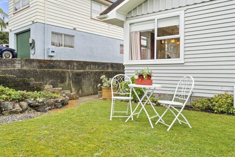 Photo of property in 12 Saint Johns Terrace, Tawa, Wellington, 5028