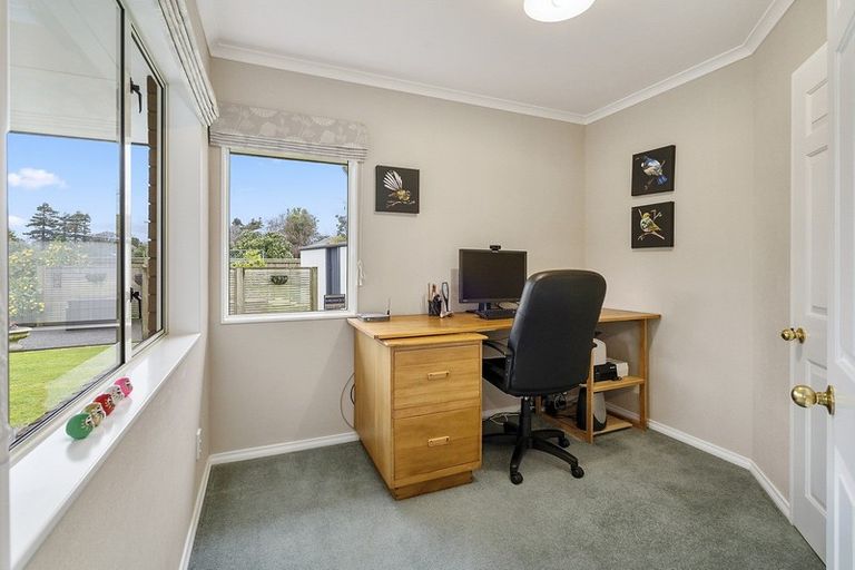 Photo of property in 34 Caroline Crescent, Highbury, Palmerston North, 4412