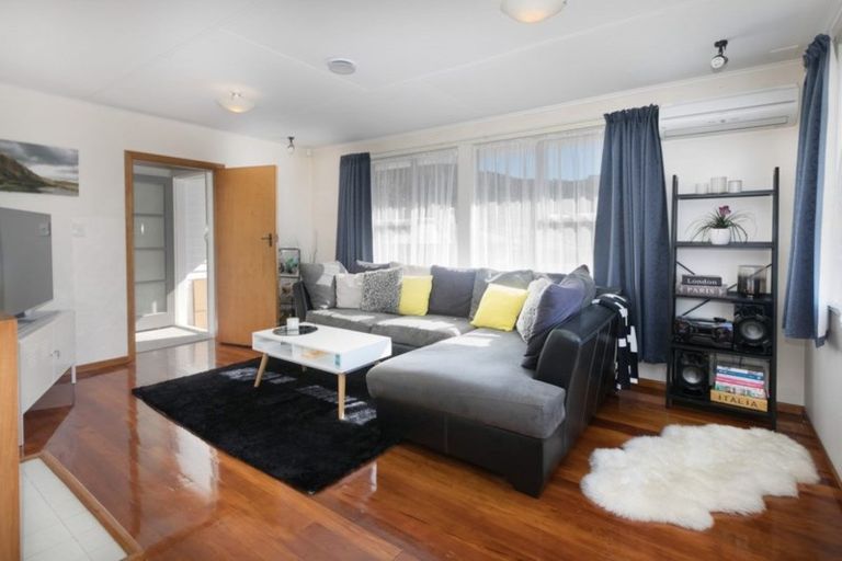 Photo of property in 29 Mahinawa Street, Takapuwahia, Porirua, 5022