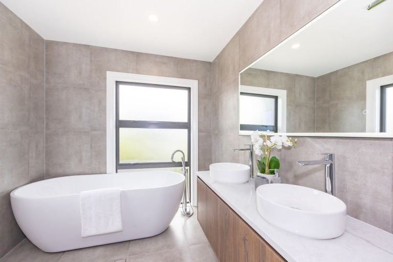 Photo of property in 17 Arawaru Avenue, Wainui, 0992