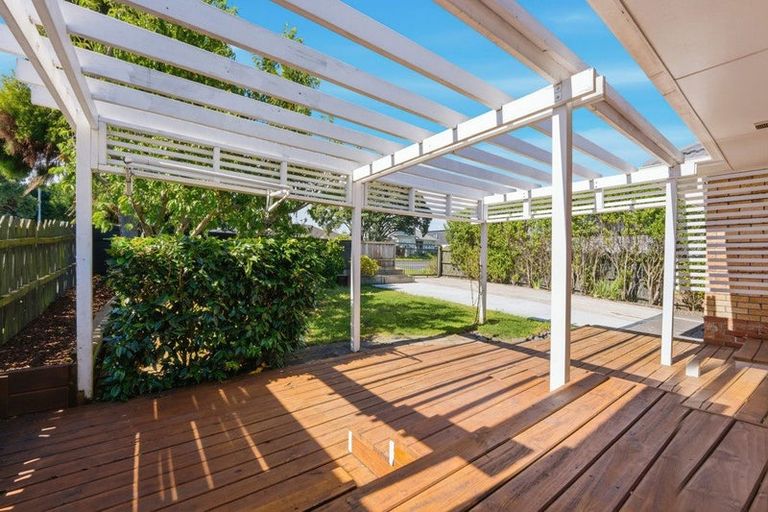 Photo of property in 1/35 Bradbury Road, Botany Downs, Auckland, 2010