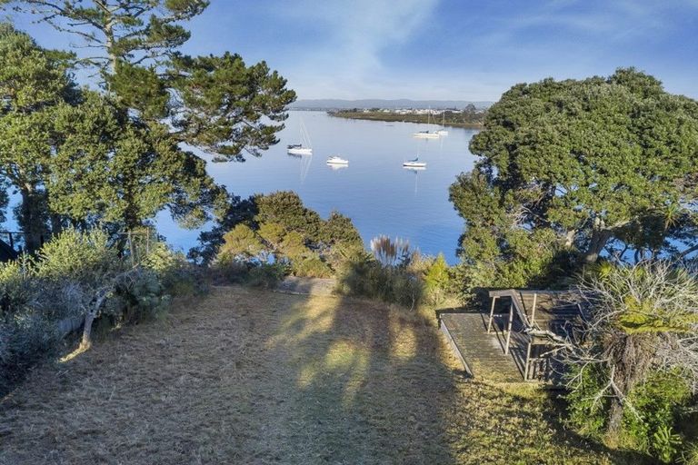 Photo of property in 2/11 Beach Haven Road, Beach Haven, Auckland, 0626