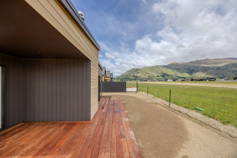 Photo of property in 17 Packer Road, Wanaka, 9382