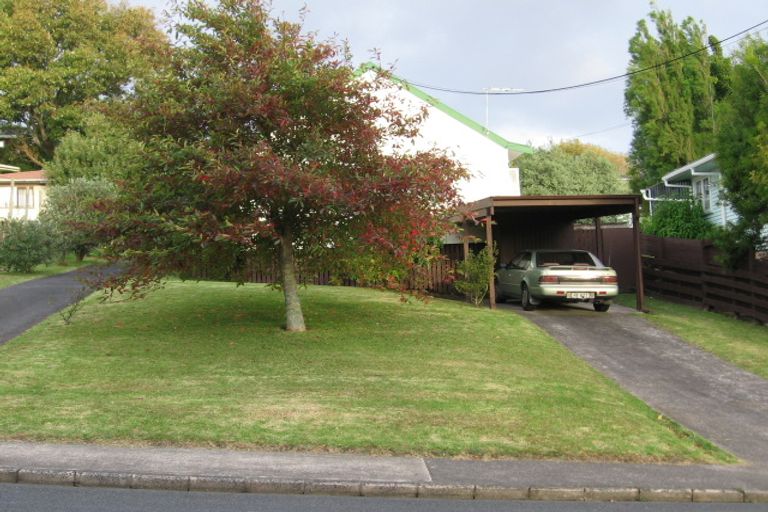 Photo of property in 72 Vodanovich Road, Te Atatu South, Auckland, 0610