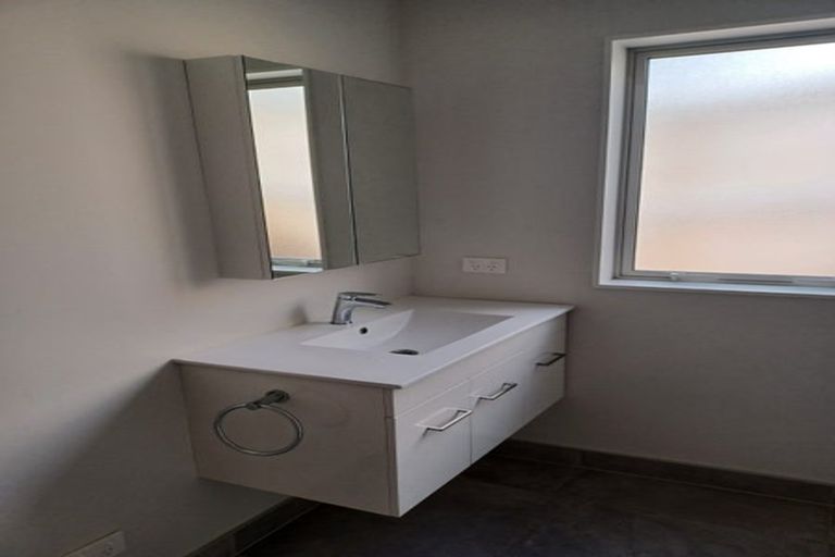 Photo of property in 3a Lesa Annis Place, Henderson, Auckland, 0612