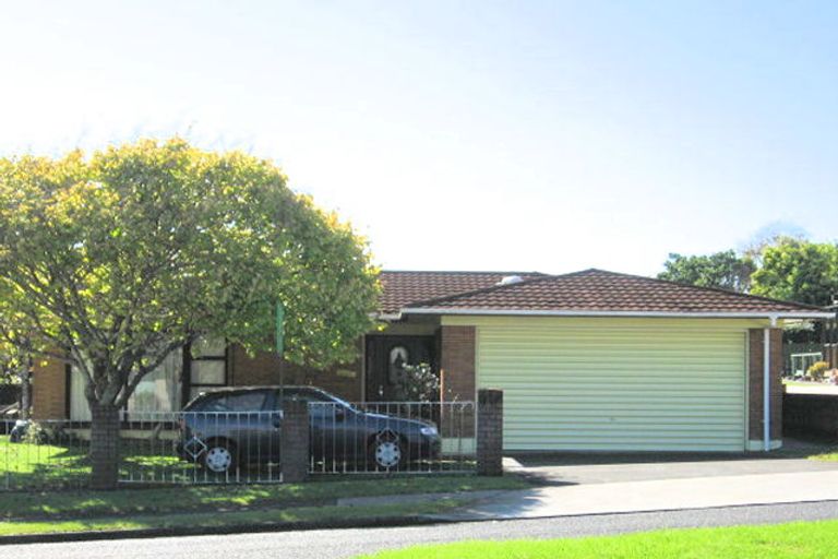 Photo of property in 72 Highland Park Drive, Highland Park, Auckland, 2010