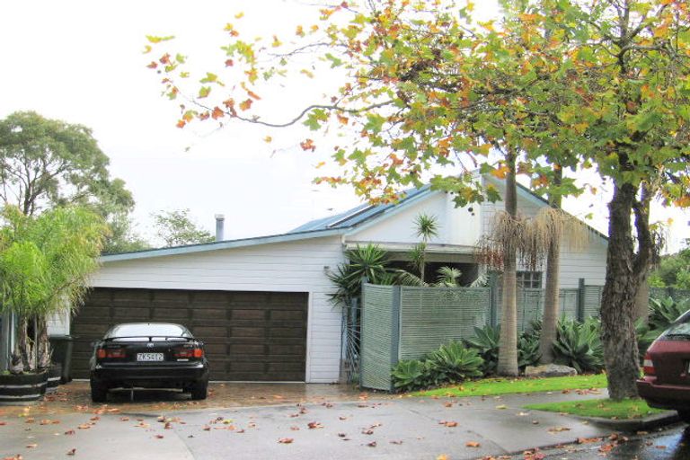 Photo of property in 4 Diosma Place, Botany Downs, Auckland, 2010