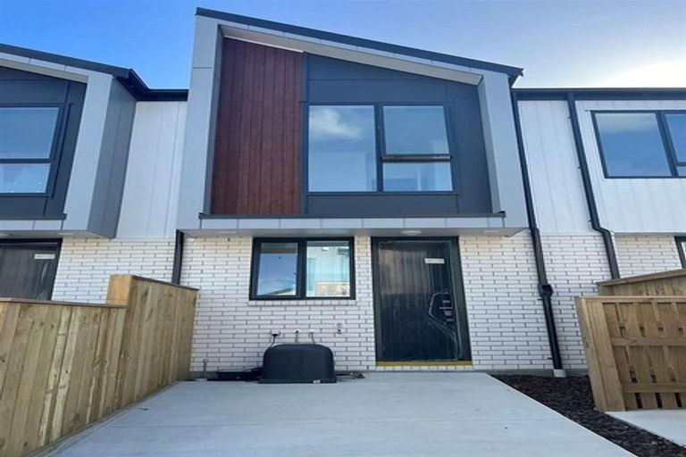 Photo of property in 38 Waipuhinui Way, Wiri, Auckland, 2104