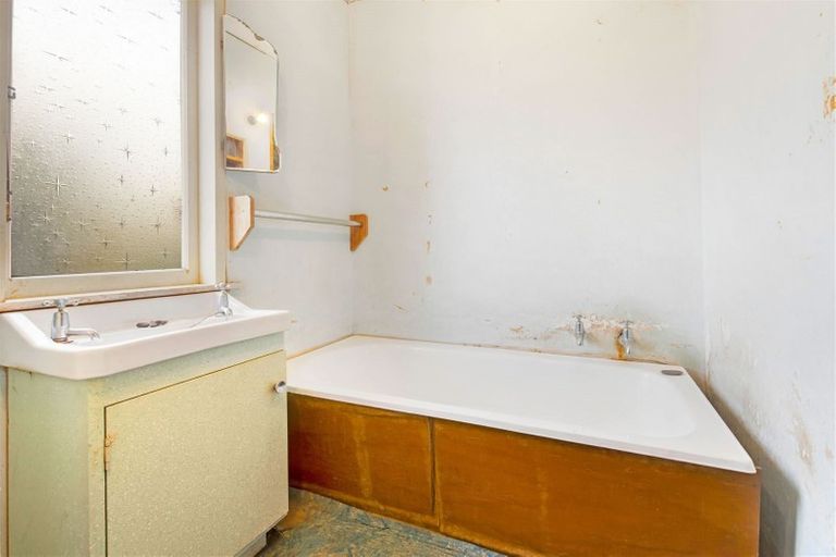 Photo of property in 340 Henderson Valley Road, Henderson Valley, Auckland, 0612