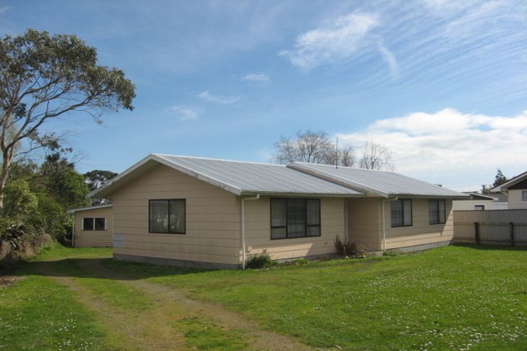 Photo of property in 5 Rata Street, Tokomaru, Palmerston North, 4474