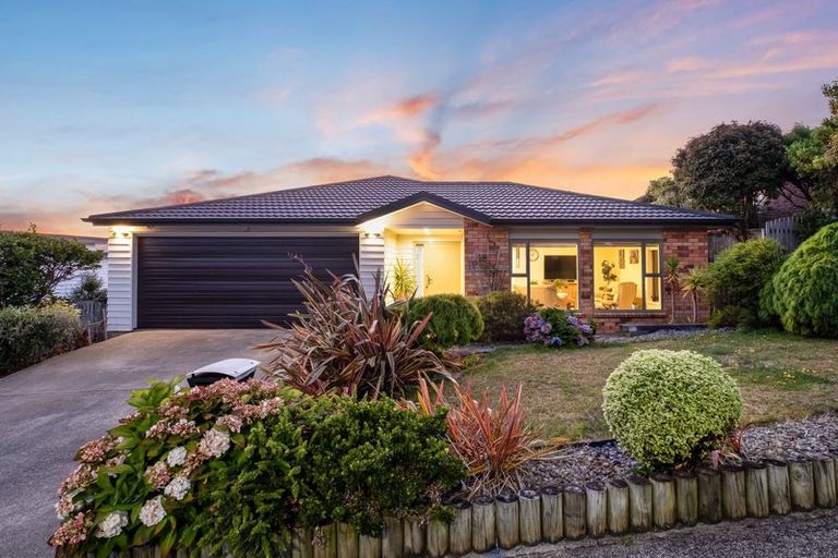 Photo of property in 121 Te Puia Drive, Aotea, Porirua, 5024