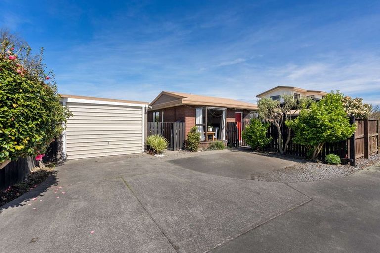 Photo of property in 2/51 Marshland Road, Shirley, Christchurch, 8061
