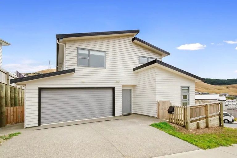 Photo of property in 127 Amesbury Drive, Churton Park, Wellington, 6037