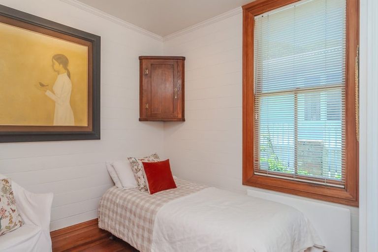 Photo of property in 1 Totara St Rona Bay, Eastbourne, Lower Hutt, 5013