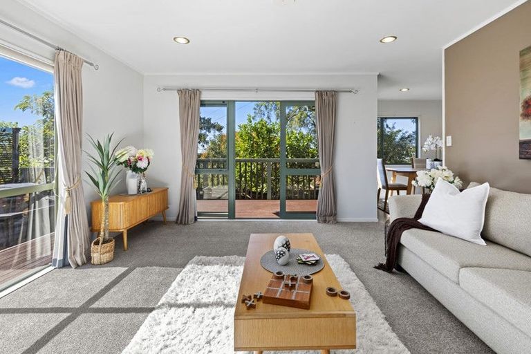 Photo of property in 2/18 Edgeworth Road, Glenfield, Auckland, 0629