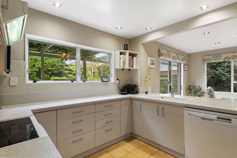 Photo of property in 3 Augusta Place, Forrest Hill, Auckland, 0620