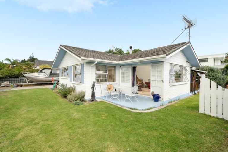 Photo of property in 19 Endeavour Avenue, Welcome Bay, Tauranga, 3112