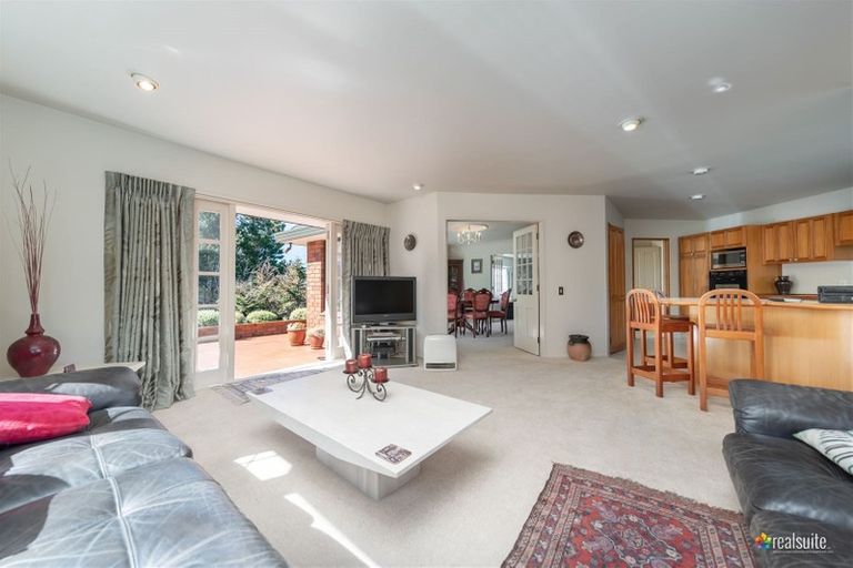 Photo of property in 104 Viewmont Drive, Harbour View, Lower Hutt, 5010