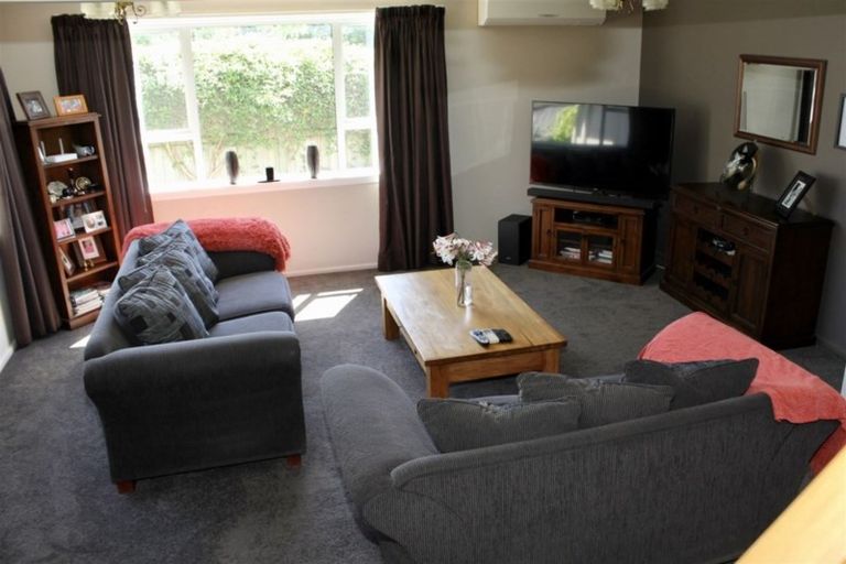 Photo of property in 10 Crofton Road, Harewood, Christchurch, 8051