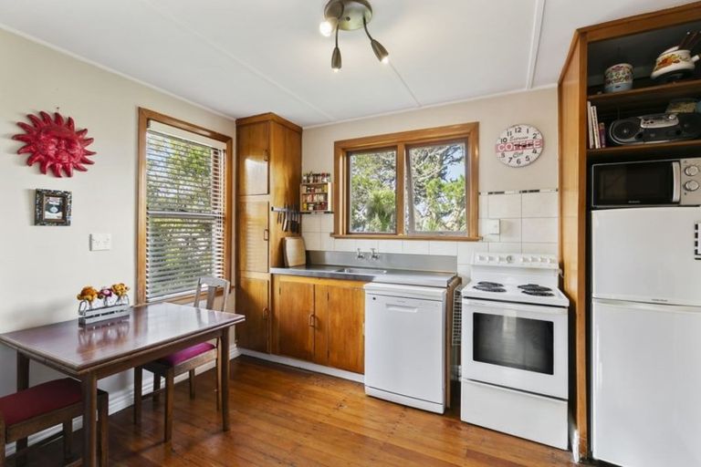 Photo of property in 10 Montgomery Avenue, Karori, Wellington, 6012