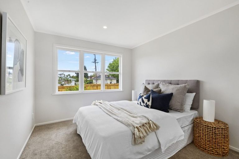 Photo of property in 1/3 Daphne Street, Kelston, Auckland, 0602