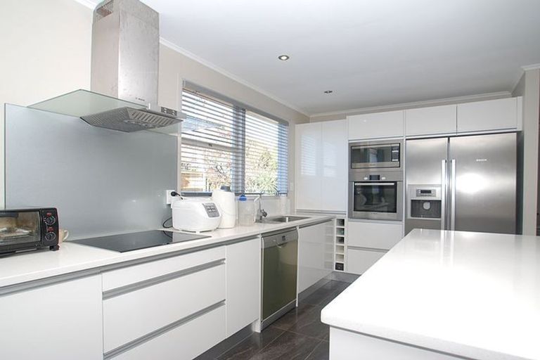 Photo of property in 44 Forrest Hill Road, Forrest Hill, Auckland, 0620