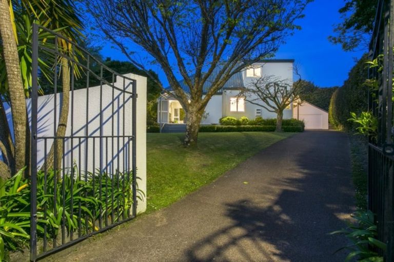 Photo of property in 16 Waipuia Place, Greenhithe, Auckland, 0632