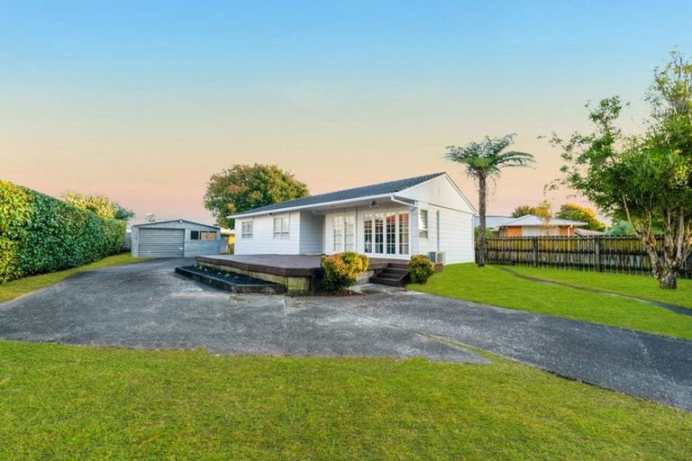 Photo of property in 8 Pukeroa Place, Papakura, 2110