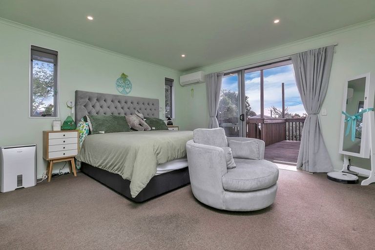 Photo of property in 16 Alma Street, Te Atatu South, Auckland, 0610