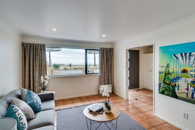 Photo of property in 633 Marine Parade, Napier South, Napier, 4110