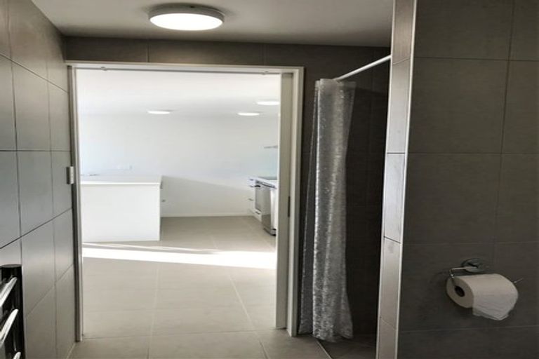 Photo of property in 1/53 Seaview Road, Glenfield, Auckland, 0629