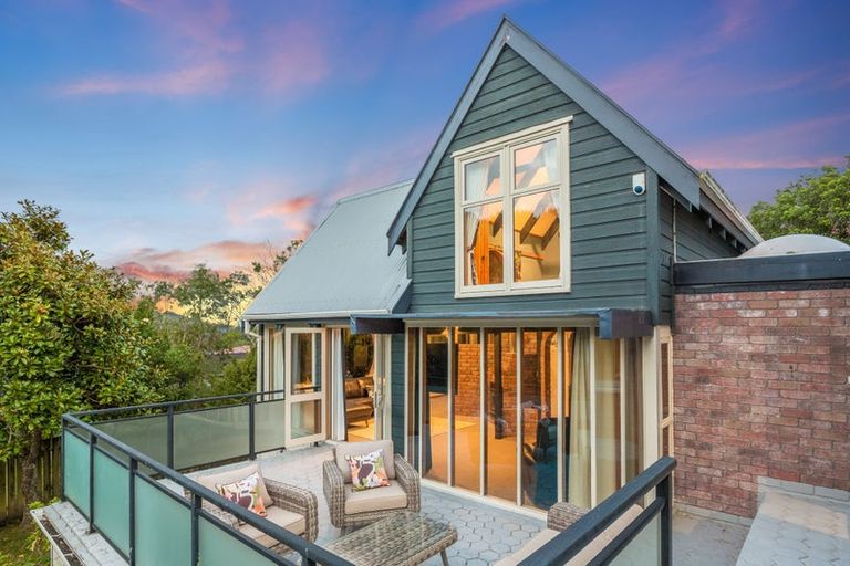 Photo of property in 5 Newnham Court, Tawa, Wellington, 5028