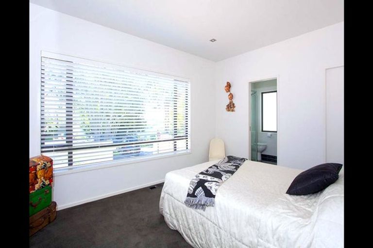 Photo of property in 1420 Whangaparaoa Road, Army Bay, Whangaparaoa, 0930