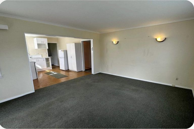 Photo of property in 16 Hawthorn Crescent, Stokes Valley, Lower Hutt, 5019