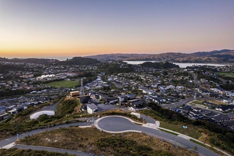 Photo of property in 1 Stunsail Lane, Whitby, Porirua, 5024