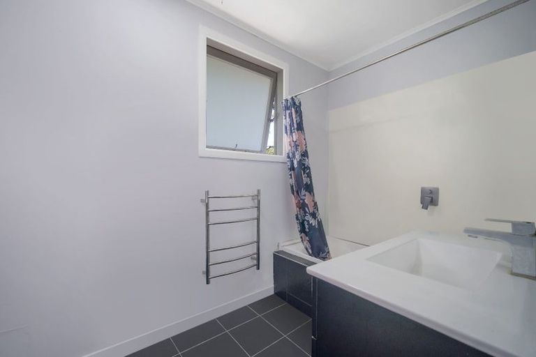 Photo of property in 164 Hutchinson Avenue, New Lynn, Auckland, 0600